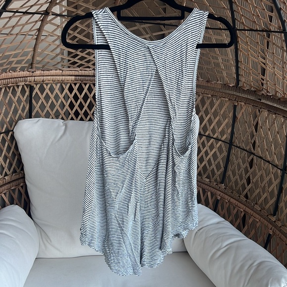 American eagle tank with very cute open back! Size small - Picture 2 of 4